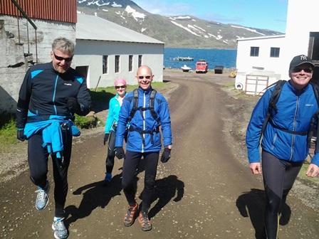 Klukkan 14:17: Lagt af stað frá Djúpavík. Brosin voru í stöðugri notkun í þessari ferð.