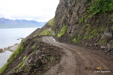 Á Vesturgötunni á leið inn í Dýrafjörð. (Ljósmynd: Guðmundur Ágústsson, Hlaupahátíð á Vestfjörðum).