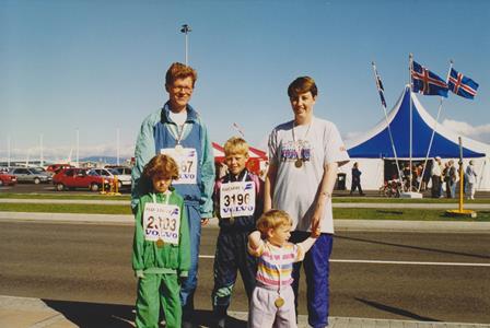 Öll fjölskyldan eftir Reykjavíkurmaraþon 1994.
