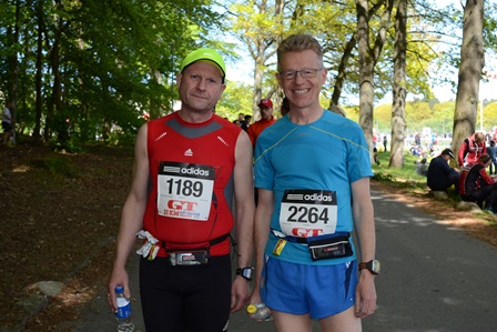 Við Gunnar komnir úr sporvagninum og við öllu búnir. (Ljósm. MarathonPhotos.com).